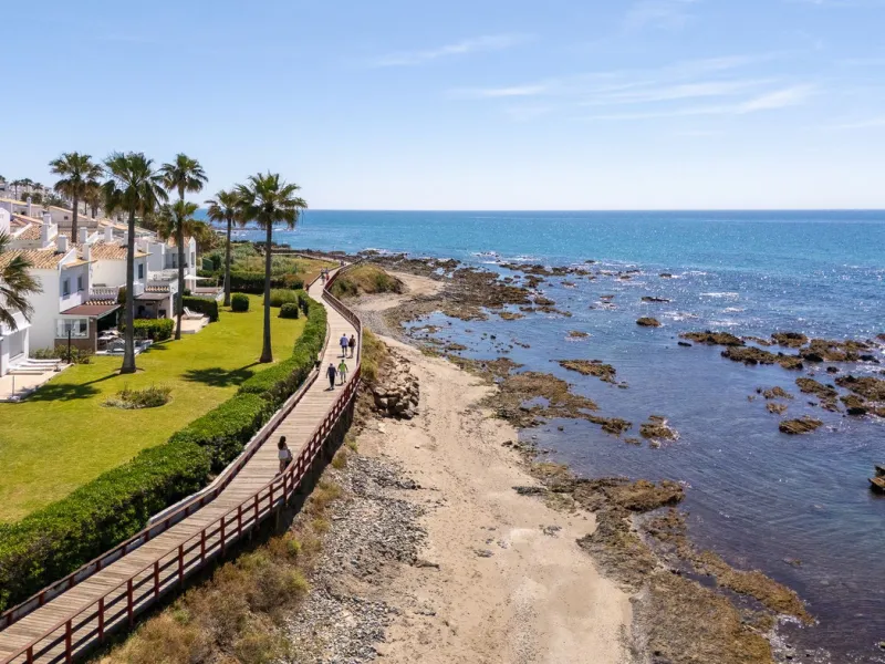 Imagine waking up metres away from the sea in a Front-line Beach apartment. This spacious 3-bedroom, 2-bathroom gem is designed for comfort and convenience, featuring a fully fitted kitchen that flows seamlessly into the open-plan living and dining area. 