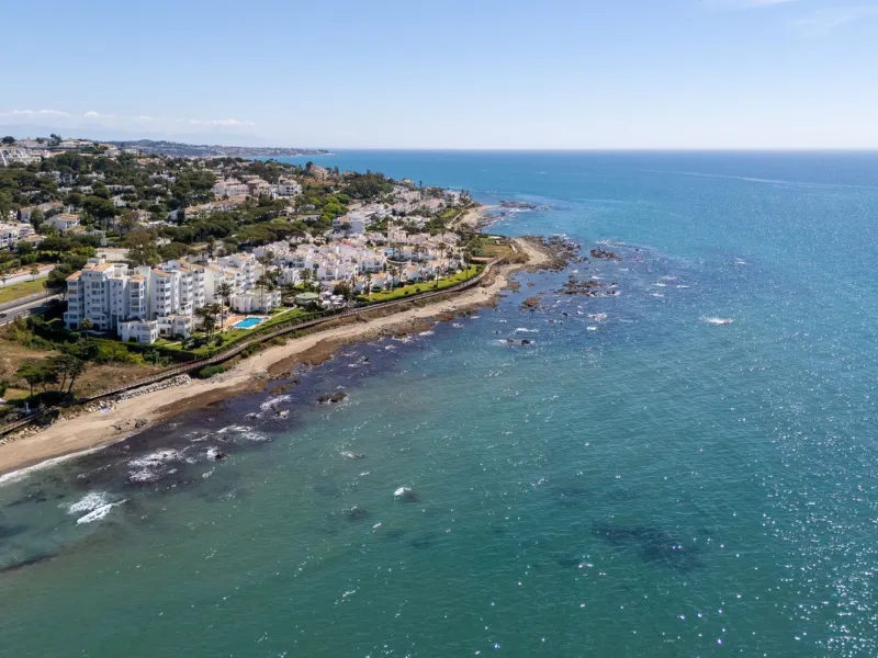 Imagine waking up metres away from the sea in a Front-line Beach apartment. This spacious 3-bedroom, 2-bathroom gem is designed for comfort and convenience, featuring a fully fitted kitchen that flows seamlessly into the open-plan living and dining area. 