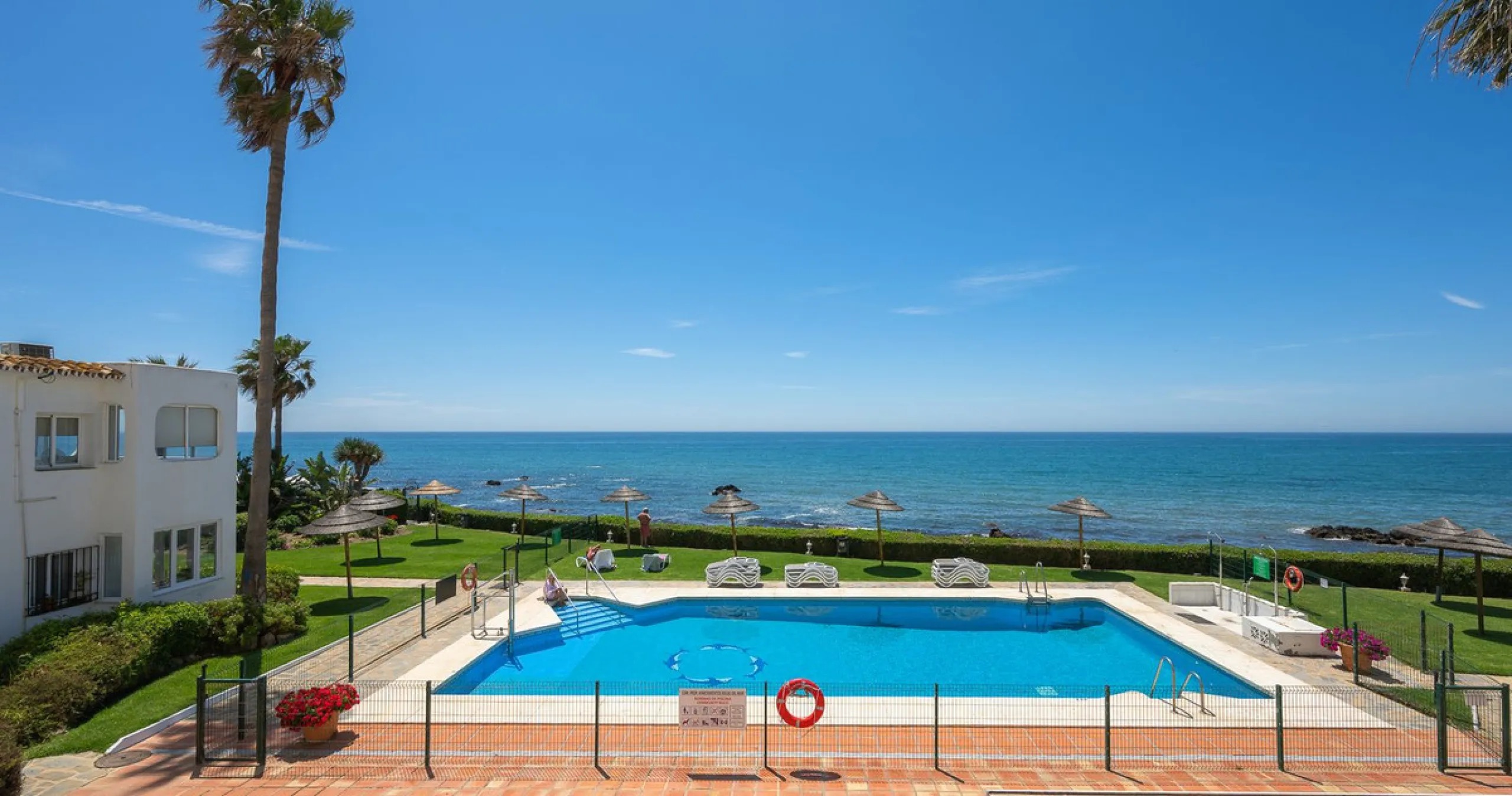 Imagine waking up metres away from the sea in a Front-line Beach apartment. This spacious 3-bedroom, 2-bathroom gem is designed for comfort and convenience, featuring a fully fitted kitchen that flows seamlessly into the open-plan living and dining area. 