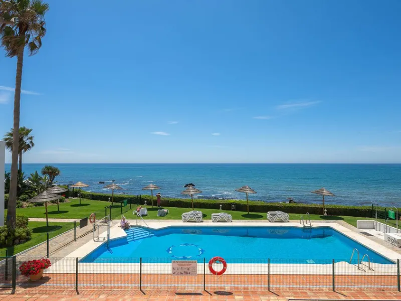 Imagine waking up metres away from the sea in a Front-line Beach apartment. This spacious 3-bedroom, 2-bathroom gem is designed for comfort and convenience, featuring a fully fitted kitchen that flows seamlessly into the open-plan living and dining area. 