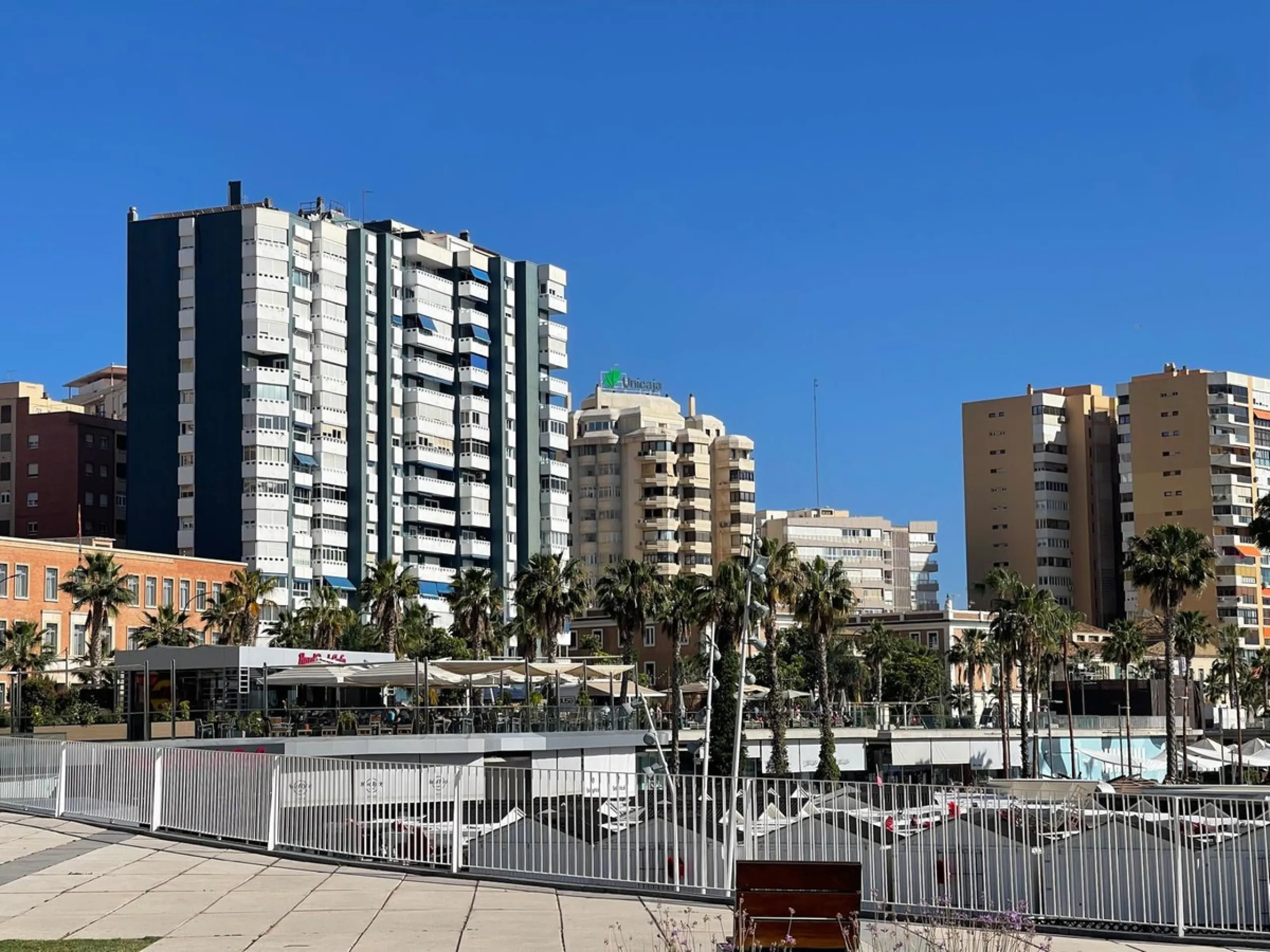 Apartment - Middle Floor Apartment в продаже в Málaga, Málaga. В доме 4 спален и 3 ванных комнат. Площадь дома 162 м²