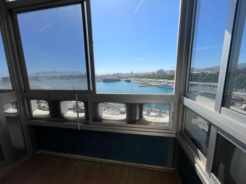 Apartment - Middle Floor Apartment в продаже в Málaga, Málaga. В доме 4 спален и 3 ванных комнат. Площадь дома 162 м²