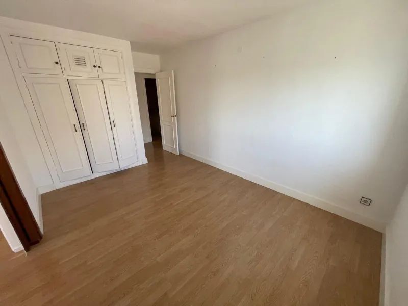 Apartment - Middle Floor Apartment в продаже в Málaga, Málaga. В доме 4 спален и 3 ванных комнат. Площадь дома 162 м²