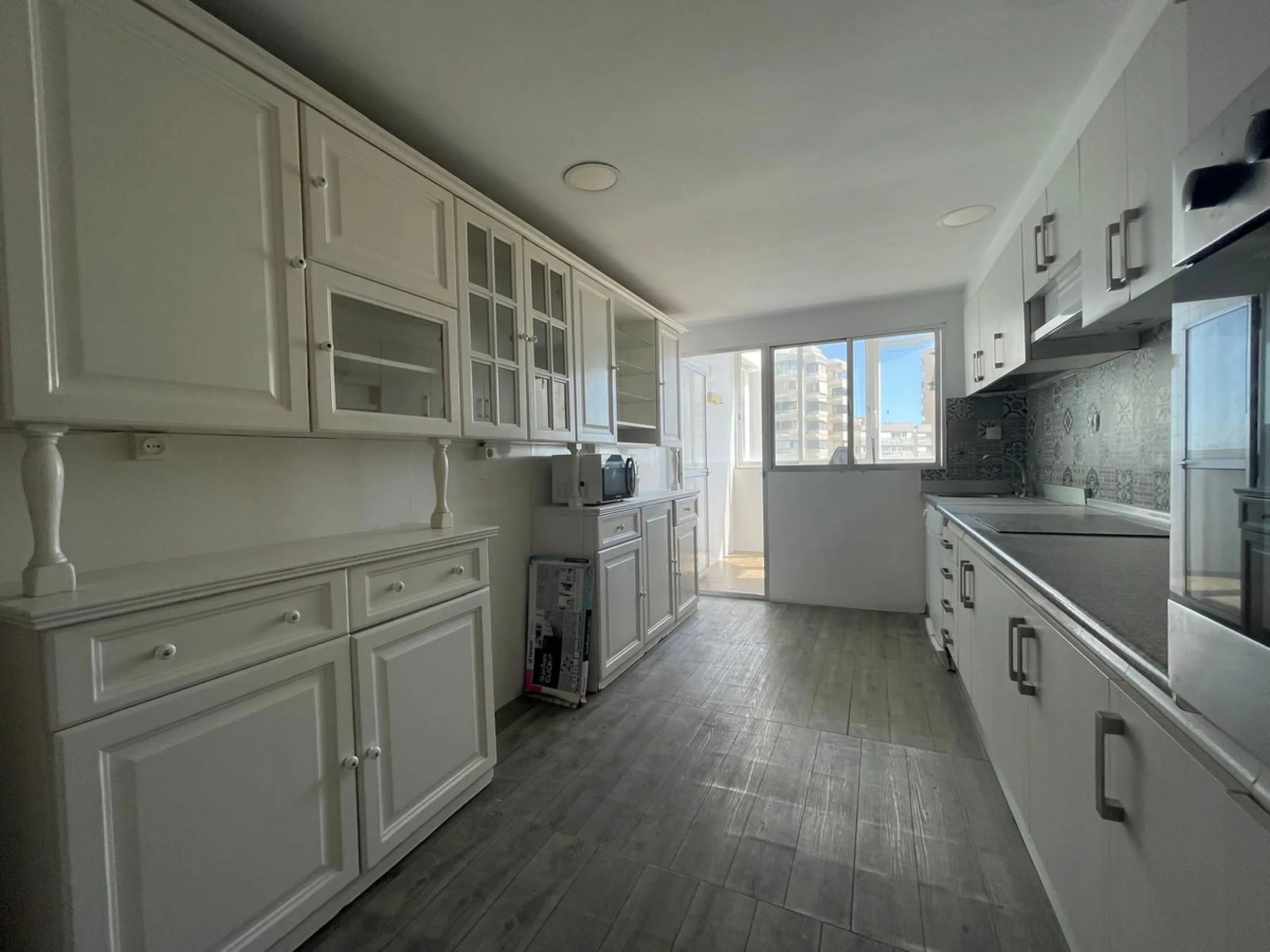 Apartment - Middle Floor Apartment в продаже в Málaga, Málaga. В доме 4 спален и 3 ванных комнат. Площадь дома 162 м²
