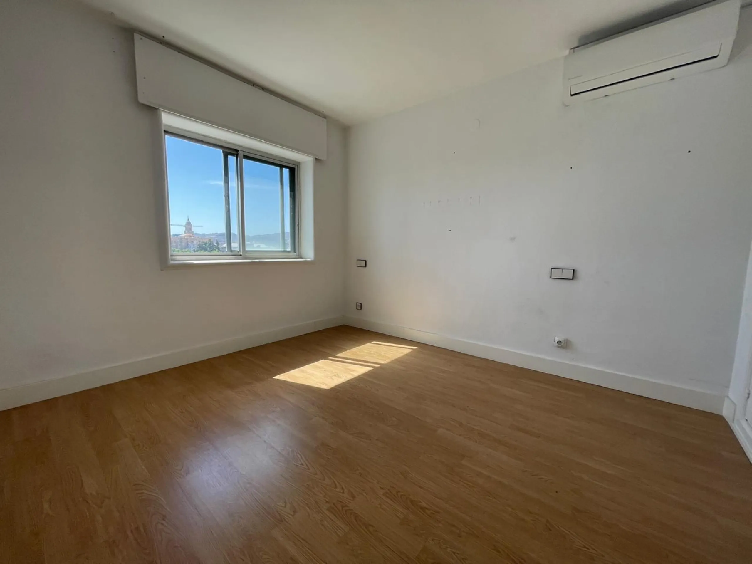 Apartment - Middle Floor Apartment в продаже в Málaga, Málaga. В доме 4 спален и 3 ванных комнат. Площадь дома 162 м²