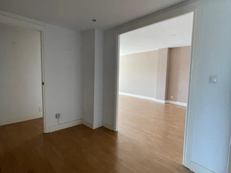 Apartment - Middle Floor Apartment в продаже в Málaga, Málaga. В доме 4 спален и 3 ванных комнат. Площадь дома 162 м²
