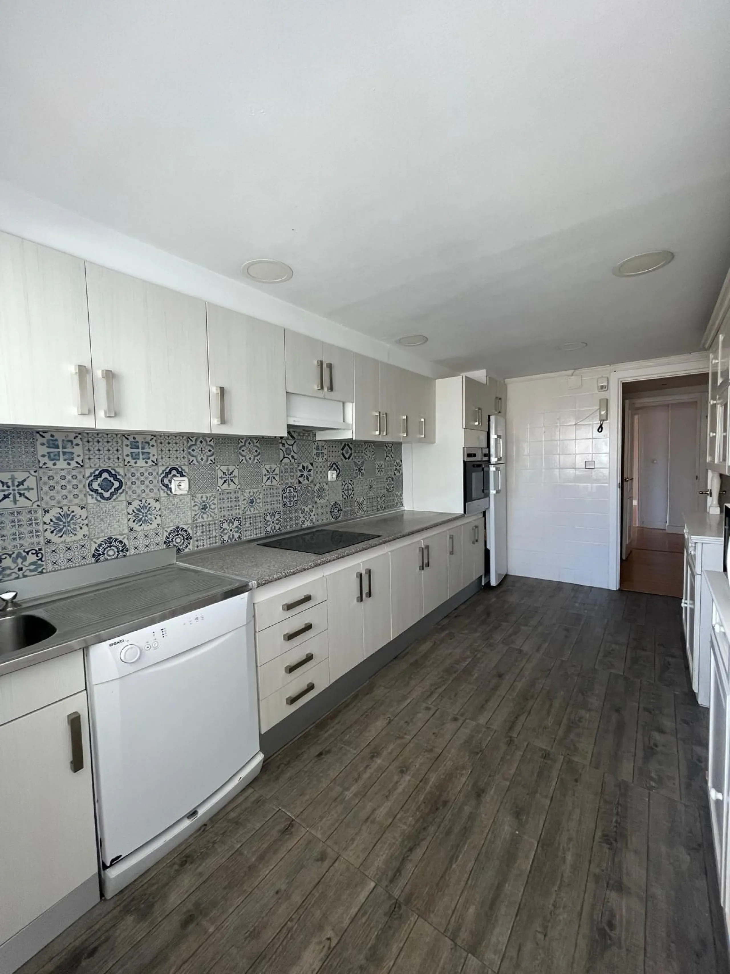 Apartment - Middle Floor Apartment в продаже в Málaga, Málaga. В доме 4 спален и 3 ванных комнат. Площадь дома 162 м²