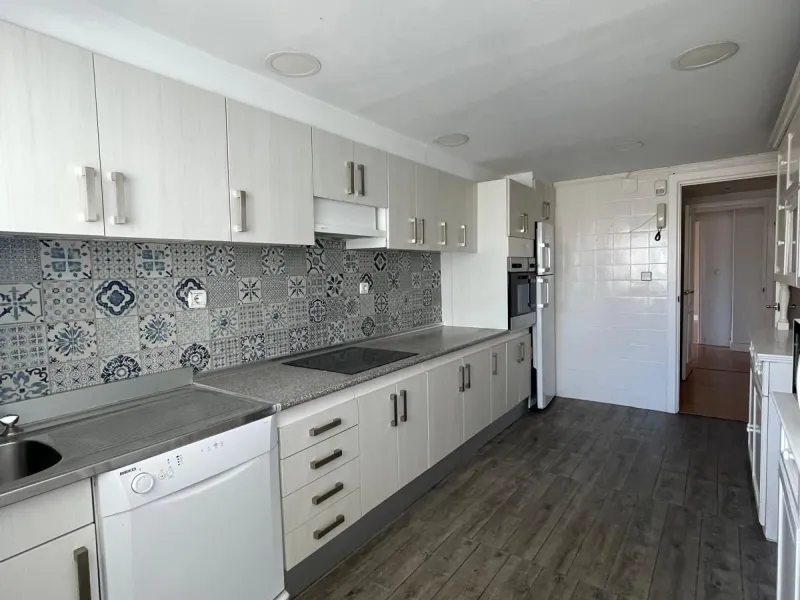 Apartment - Middle Floor Apartment в продаже в Málaga, Málaga. В доме 4 спален и 3 ванных комнат. Площадь дома 162 м²