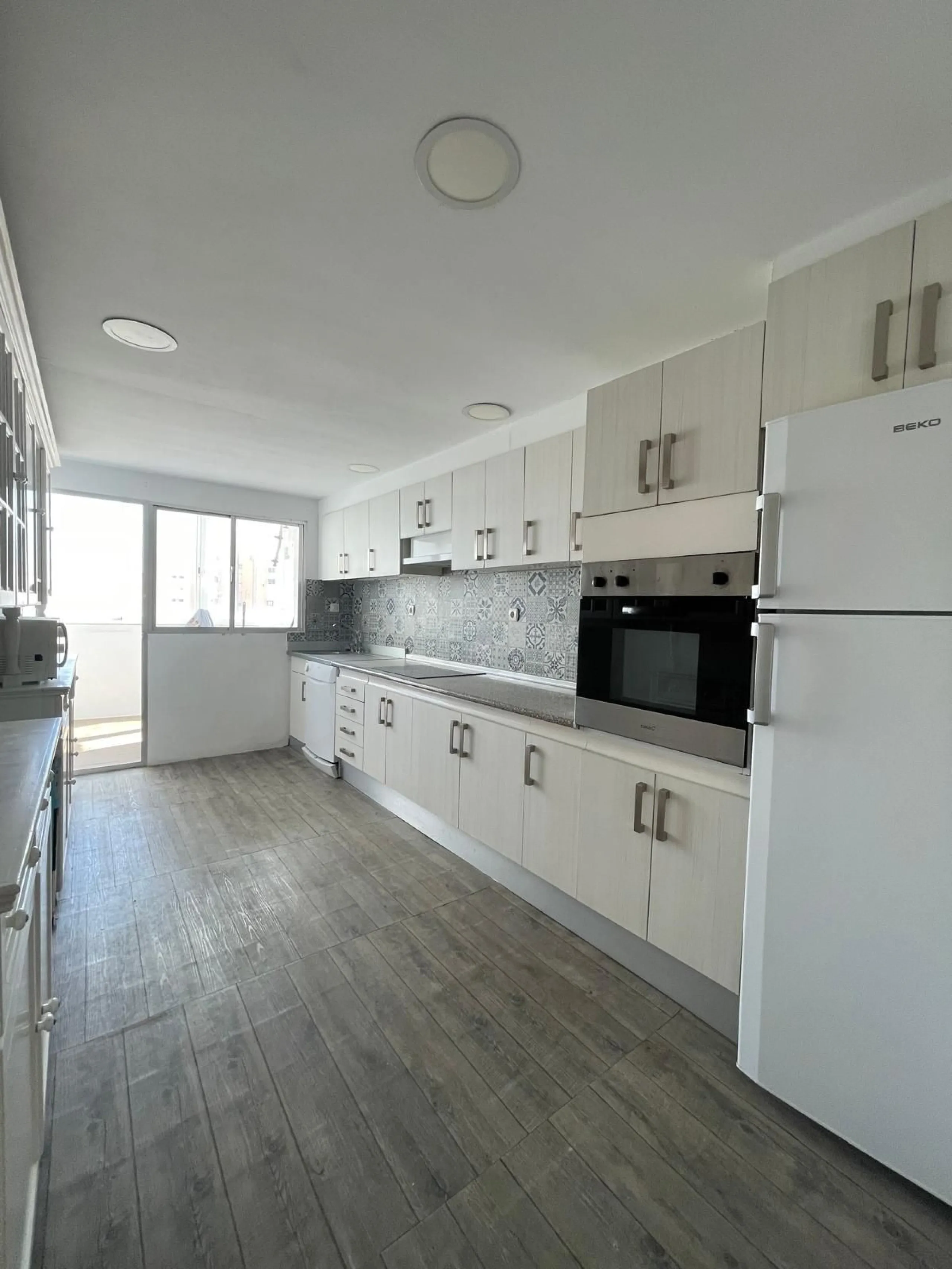 Apartment - Middle Floor Apartment в продаже в Málaga, Málaga. В доме 4 спален и 3 ванных комнат. Площадь дома 162 м²