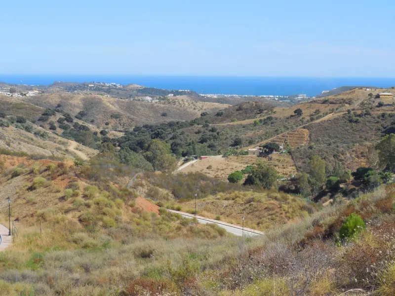 Plot with sea views located in La Reserva de la Cala Golf. Located in a quiet dead-end street.
