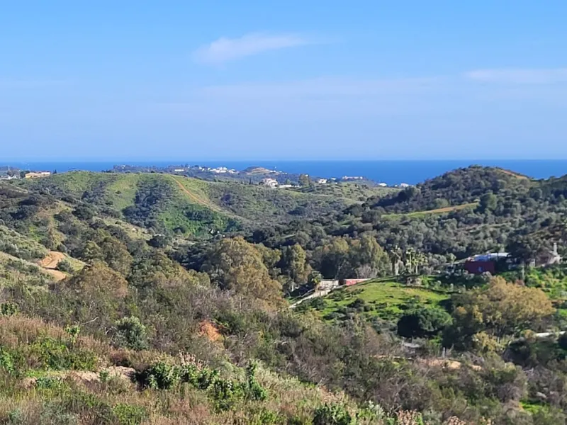 Plot with sea views located in La Reserva de la Cala Golf. Located in a quiet dead-end street.