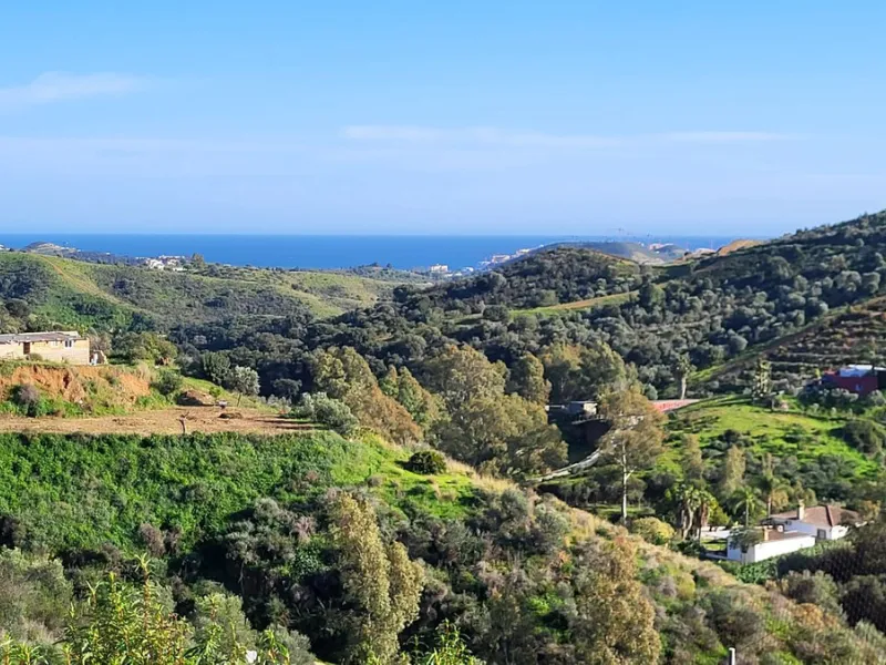 Plot with sea views located in La Reserva de la Cala Golf. Located in a quiet dead-end street.