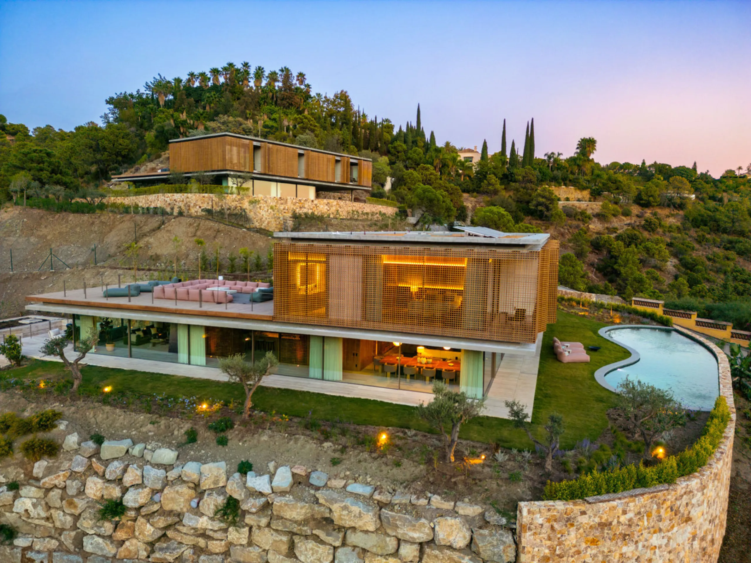 This Villa sets a new benchmark for refined living within the prestigious El Madroñal area in Benahavís.  Positioned in one of the most sought-after gated communities, the south-west facing villa offers sweeping panoramic views of the Mediterranean Sea an