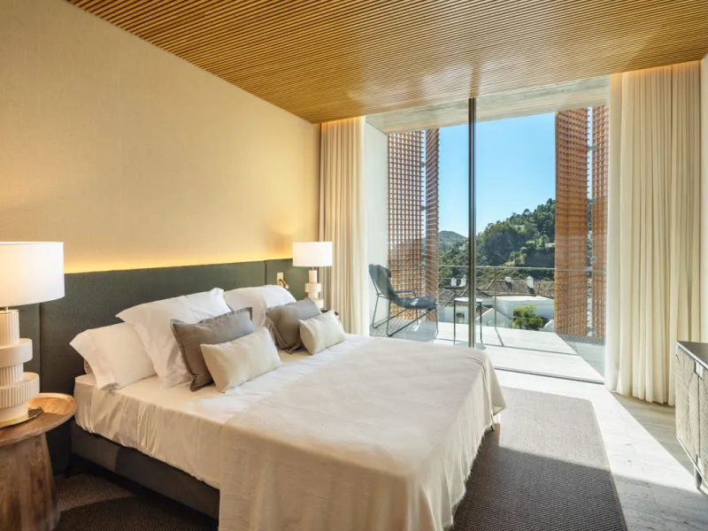 This Villa sets a new benchmark for refined living within the prestigious El Madroñal area in Benahavís.  Positioned in one of the most sought-after gated communities, the south-west facing villa offers sweeping panoramic views of the Mediterranean Sea an