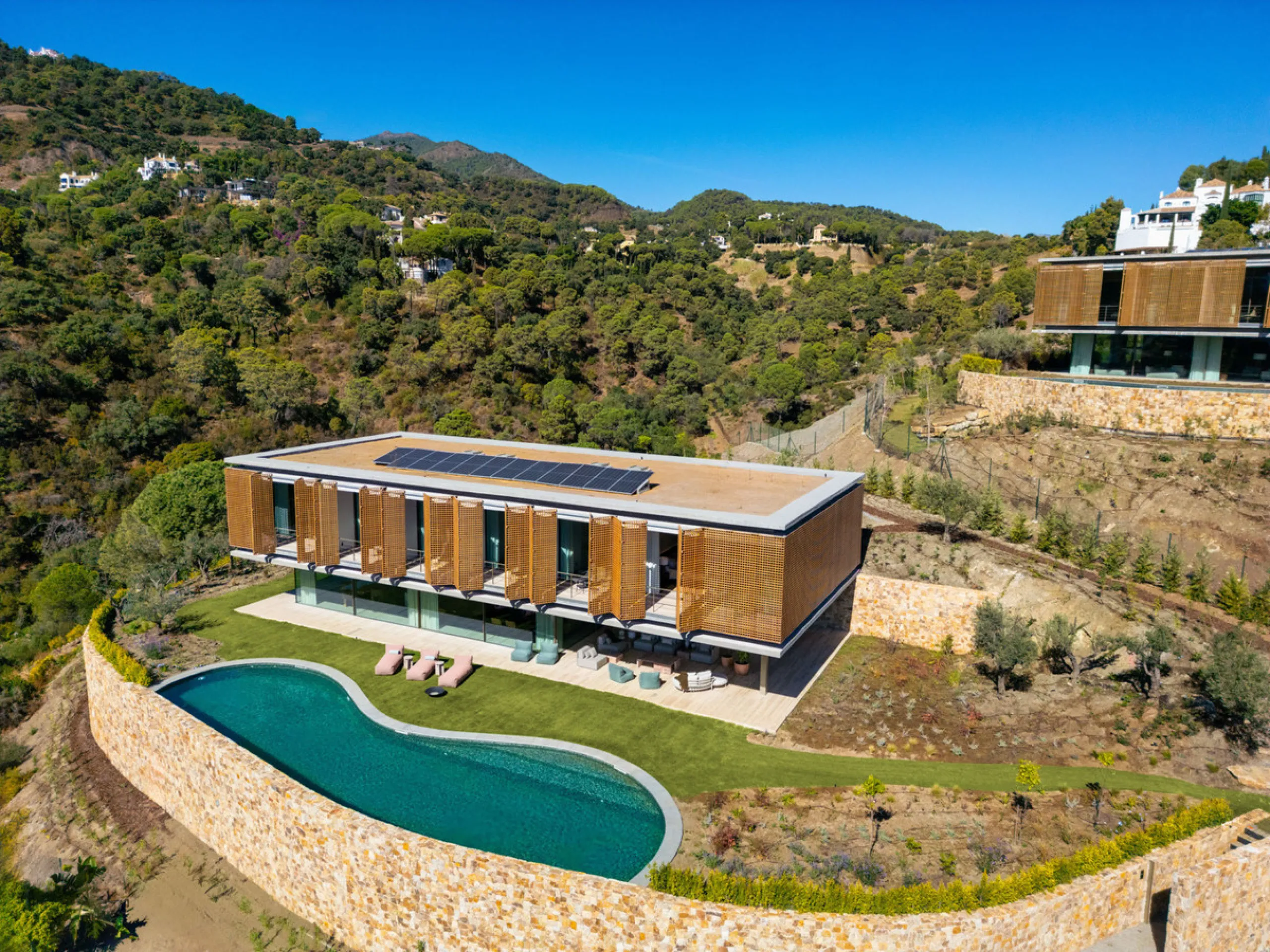 This Villa sets a new benchmark for refined living within the prestigious El Madroñal area in Benahavís.  Positioned in one of the most sought-after gated communities, the south-west facing villa offers sweeping panoramic views of the Mediterranean Sea an