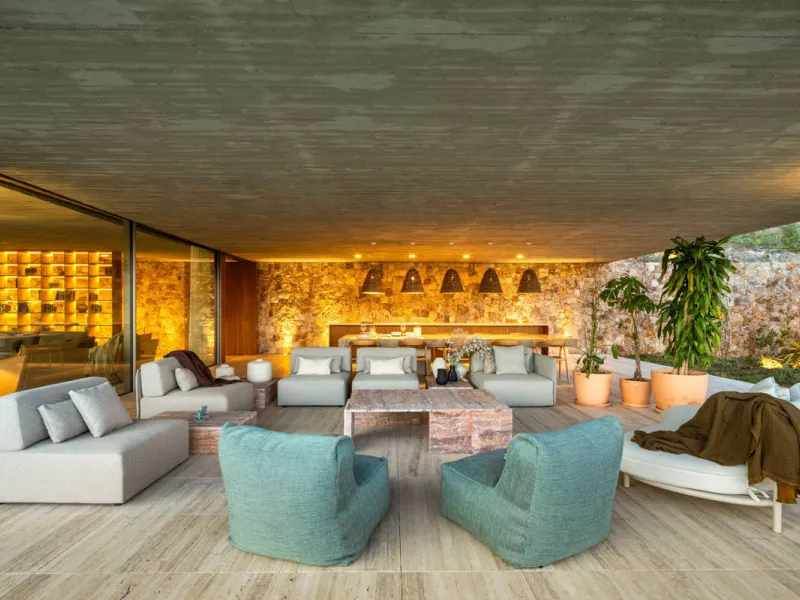 This Villa sets a new benchmark for refined living within the prestigious El Madroñal area in Benahavís.  Positioned in one of the most sought-after gated communities, the south-west facing villa offers sweeping panoramic views of the Mediterranean Sea an