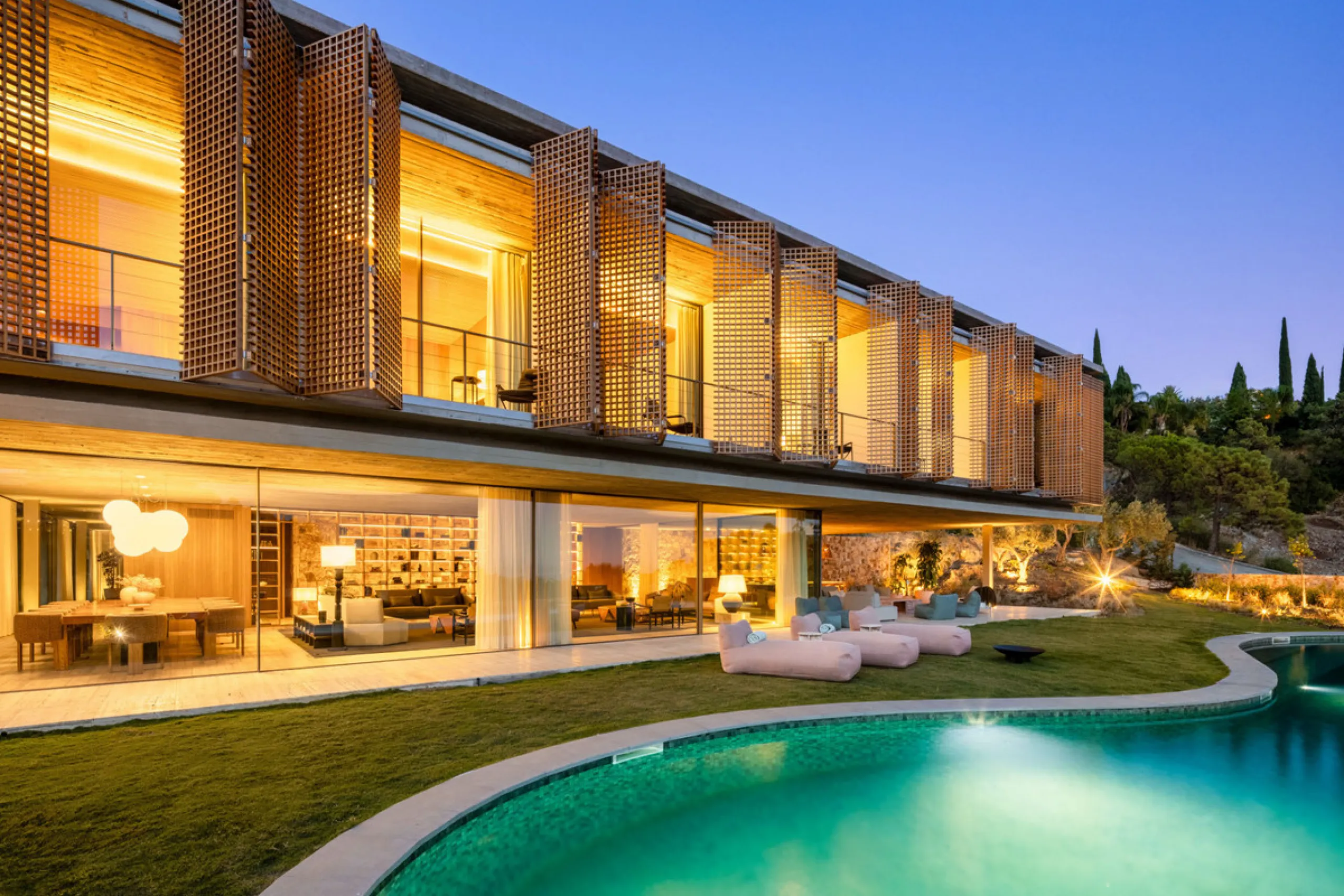 This Villa sets a new benchmark for refined living within the prestigious El Madroñal area in Benahavís.  Positioned in one of the most sought-after gated communities, the south-west facing villa offers sweeping panoramic views of the Mediterranean Sea an