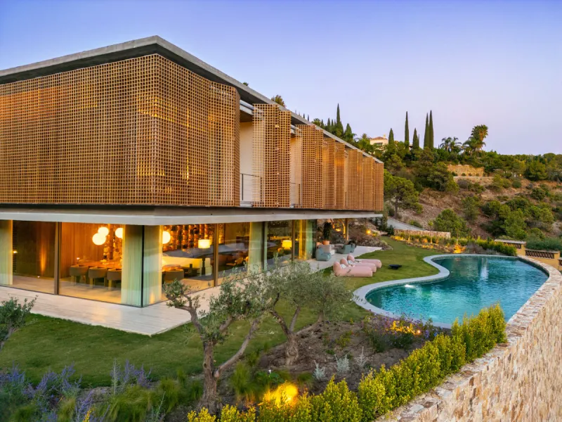 This Villa sets a new benchmark for refined living within the prestigious El Madroñal area in Benahavís.  Positioned in one of the most sought-after gated communities, the south-west facing villa offers sweeping panoramic views of the Mediterranean Sea an