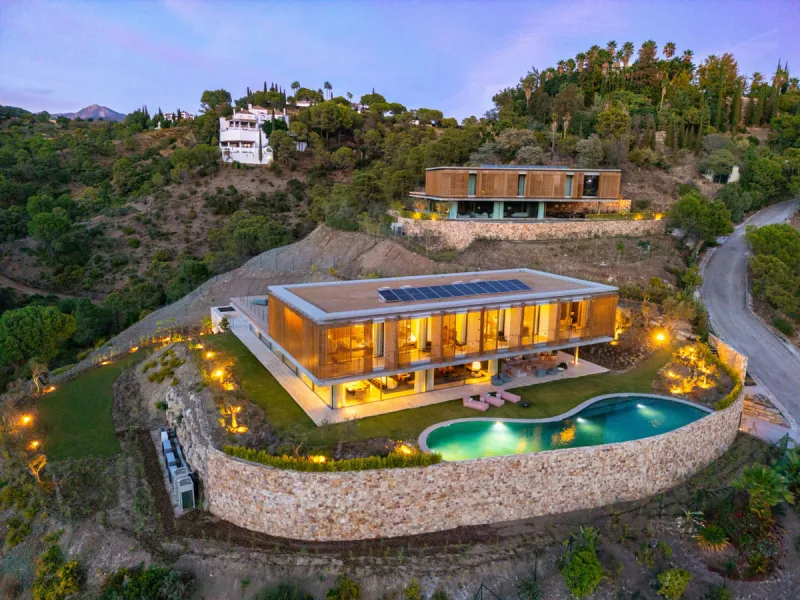 This Villa sets a new benchmark for refined living within the prestigious El Madroñal area in Benahavís.  Positioned in one of the most sought-after gated communities, the south-west facing villa offers sweeping panoramic views of the Mediterranean Sea an