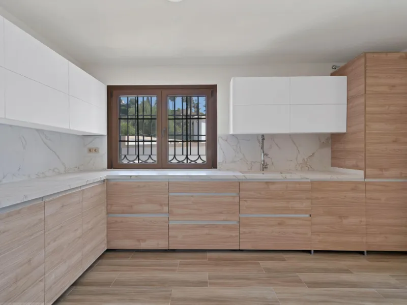 House - Detached Villa в продаже в Marbella, Málaga. В доме 3 спален и 3 ванных комнат. Площадь дома 379 м². Площадь участка 1253 м²