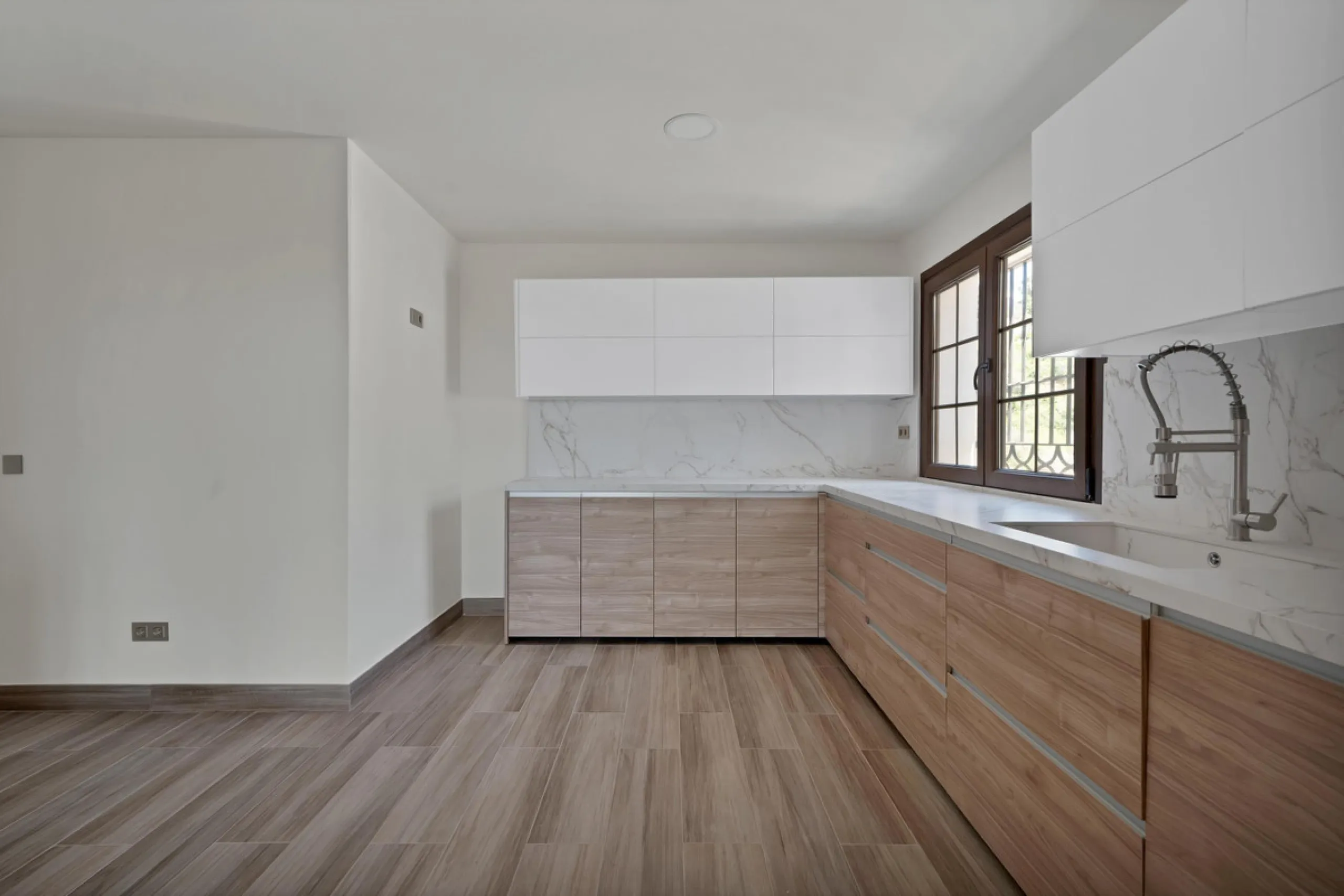 House - Detached Villa в продаже в Marbella, Málaga. В доме 3 спален и 3 ванных комнат. Площадь дома 379 м². Площадь участка 1253 м²