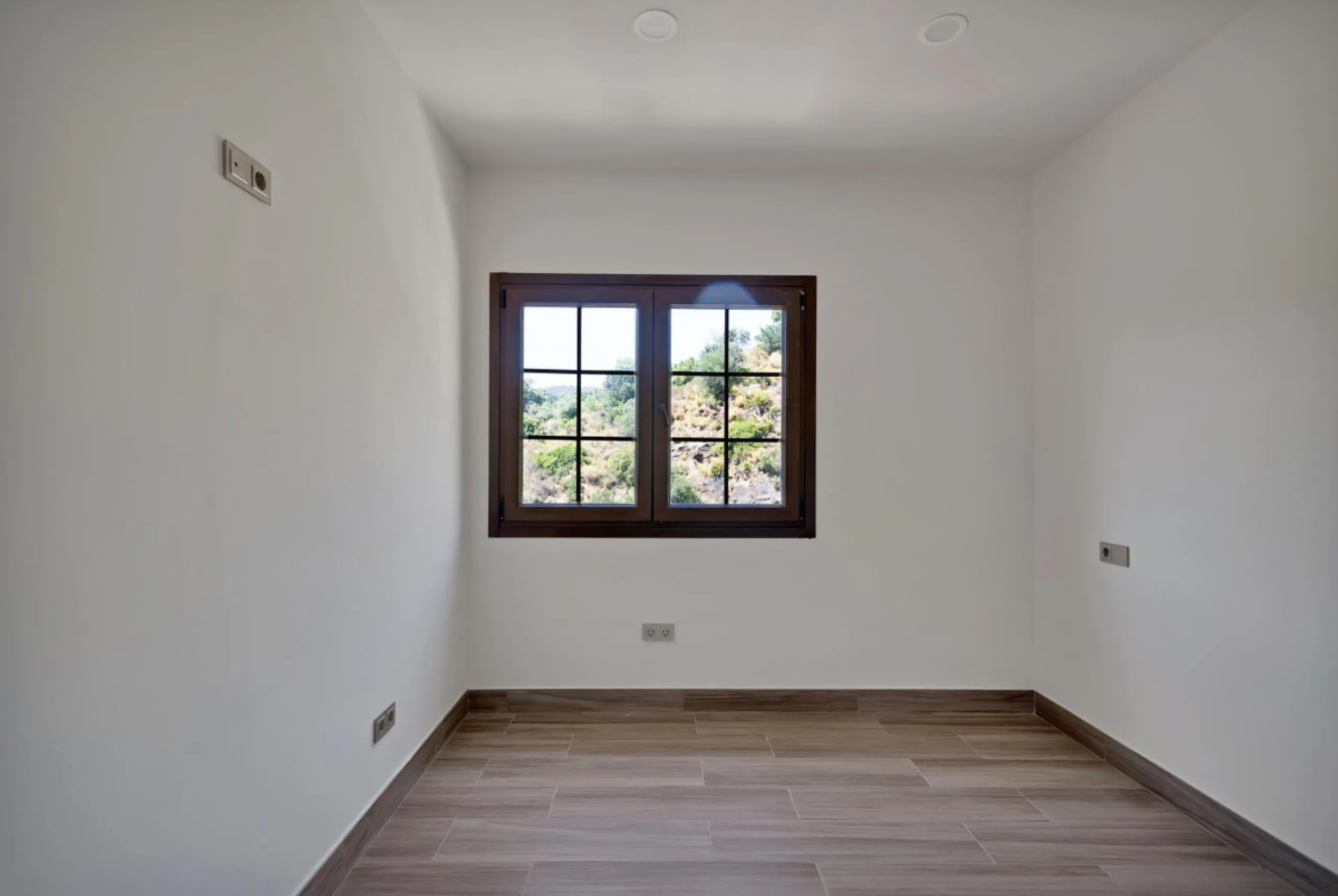 House - Detached Villa в продаже в Marbella, Málaga. В доме 3 спален и 3 ванных комнат. Площадь дома 379 м². Площадь участка 1253 м²
