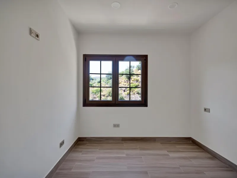 House - Detached Villa в продаже в Marbella, Málaga. В доме 3 спален и 3 ванных комнат. Площадь дома 379 м². Площадь участка 1253 м²