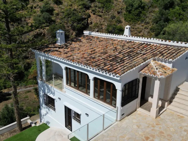 House - Detached Villa в продаже в Marbella, Málaga. В доме 3 спален и 3 ванных комнат. Площадь дома 379 м². Площадь участка 1253 м²