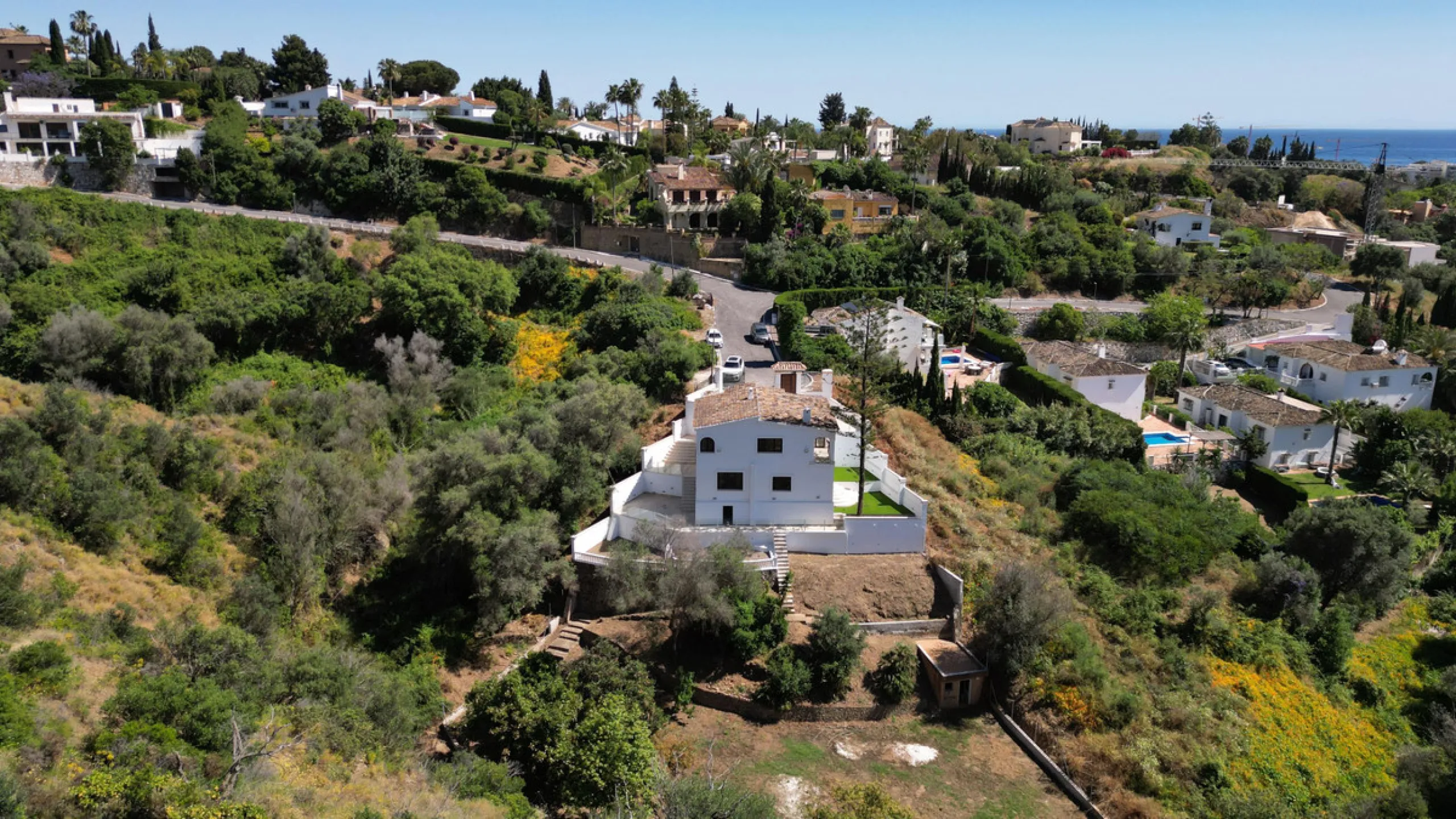 House - Detached Villa в продаже в Marbella, Málaga. В доме 3 спален и 3 ванных комнат. Площадь дома 379 м². Площадь участка 1253 м²