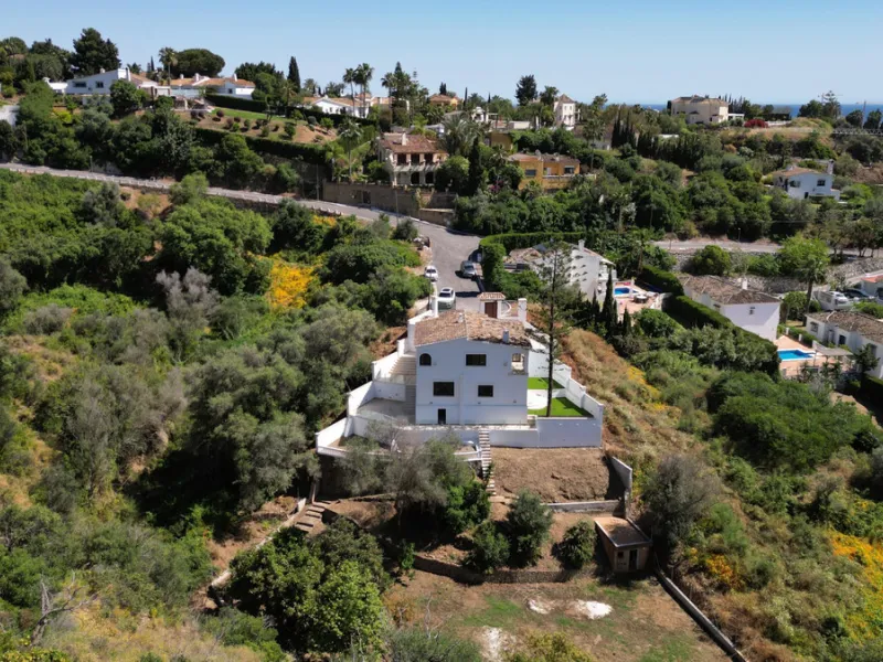 House - Detached Villa в продаже в Marbella, Málaga. В доме 3 спален и 3 ванных комнат. Площадь дома 379 м². Площадь участка 1253 м²