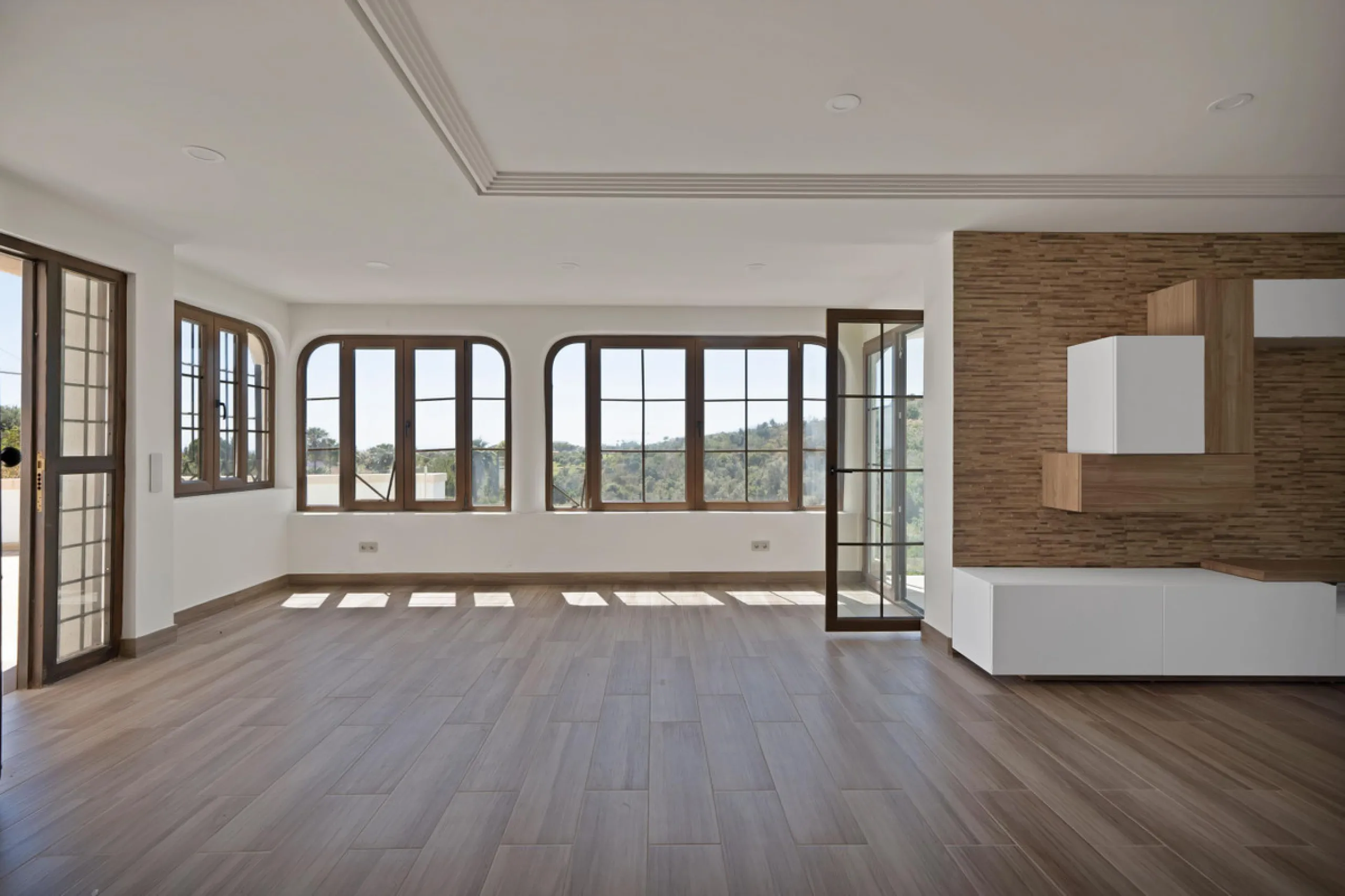 House - Detached Villa в продаже в Marbella, Málaga. В доме 3 спален и 3 ванных комнат. Площадь дома 379 м². Площадь участка 1253 м²