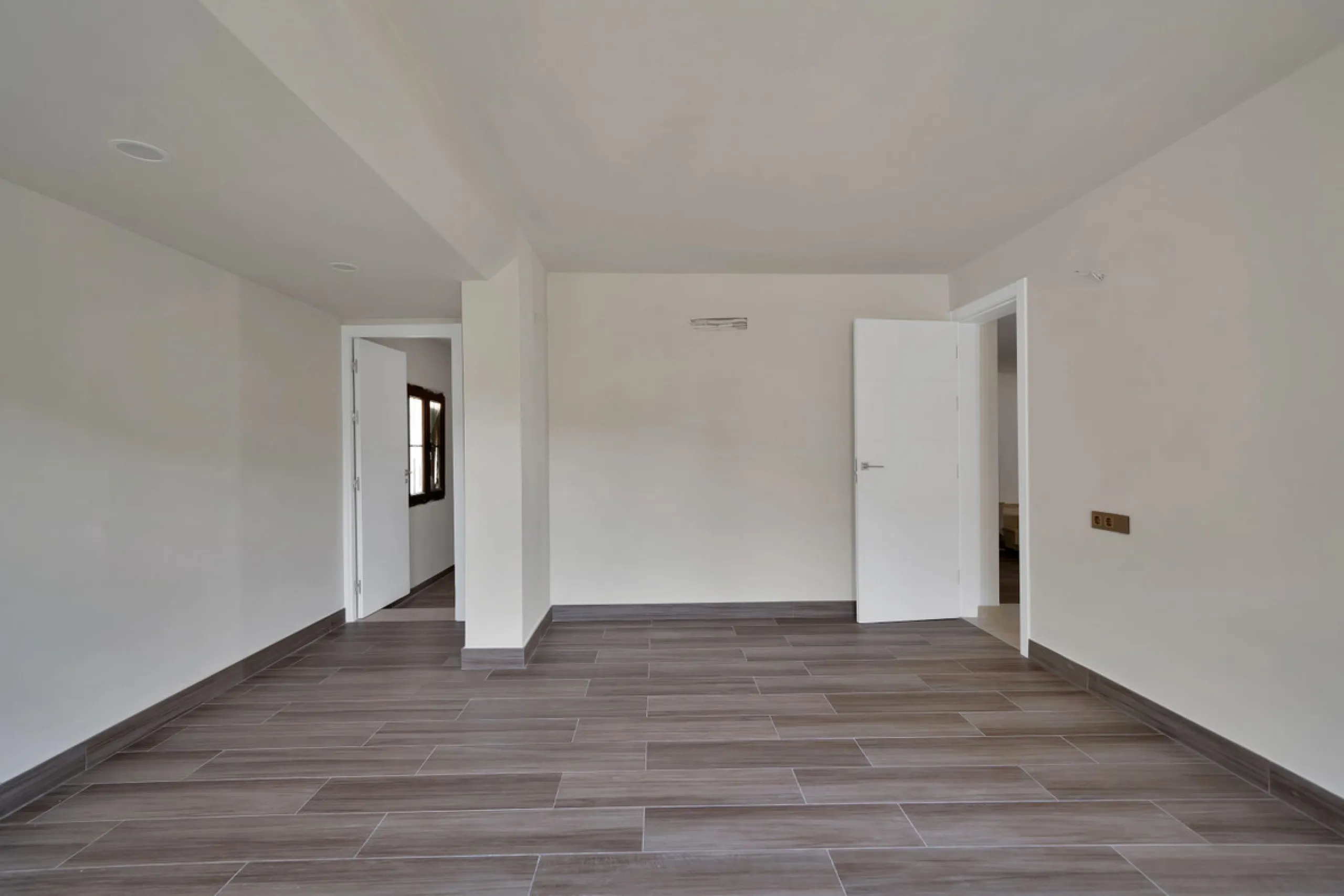House - Detached Villa в продаже в Marbella, Málaga. В доме 3 спален и 3 ванных комнат. Площадь дома 379 м². Площадь участка 1253 м²
