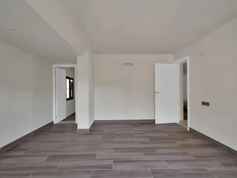 House - Detached Villa в продаже в Marbella, Málaga. В доме 3 спален и 3 ванных комнат. Площадь дома 379 м². Площадь участка 1253 м²