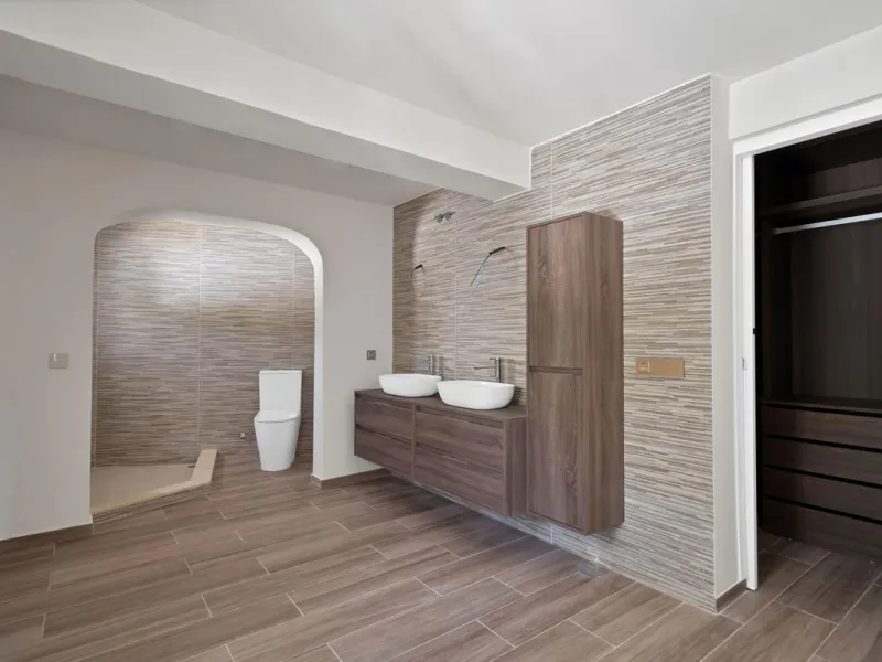 House - Detached Villa в продаже в Marbella, Málaga. В доме 3 спален и 3 ванных комнат. Площадь дома 379 м². Площадь участка 1253 м²