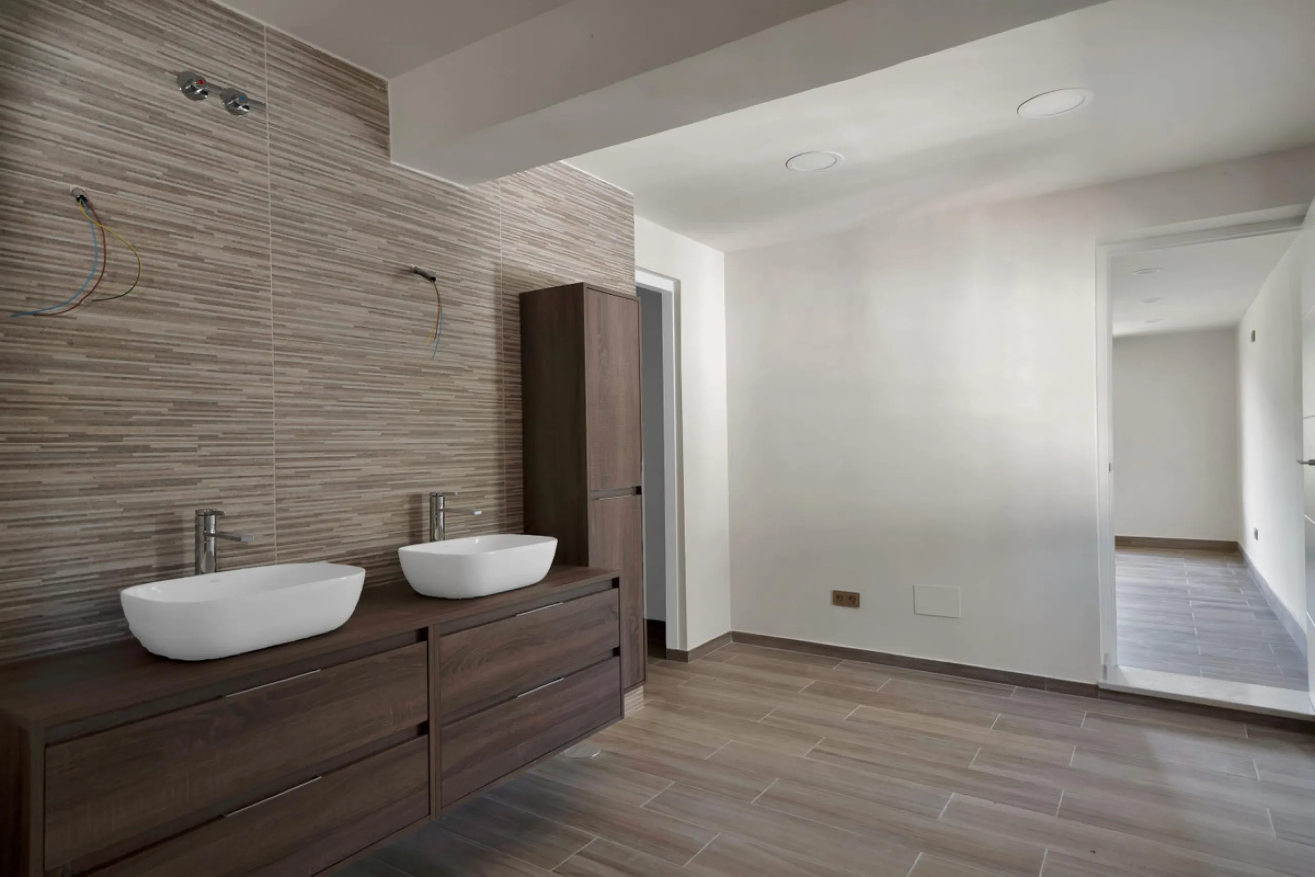 House - Detached Villa в продаже в Marbella, Málaga. В доме 3 спален и 3 ванных комнат. Площадь дома 379 м². Площадь участка 1253 м²