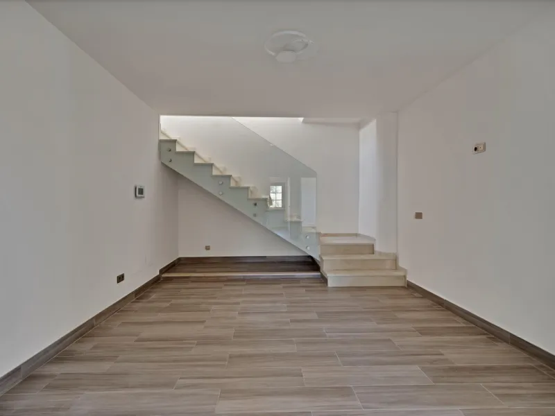 House - Detached Villa в продаже в Marbella, Málaga. В доме 3 спален и 3 ванных комнат. Площадь дома 379 м². Площадь участка 1253 м²