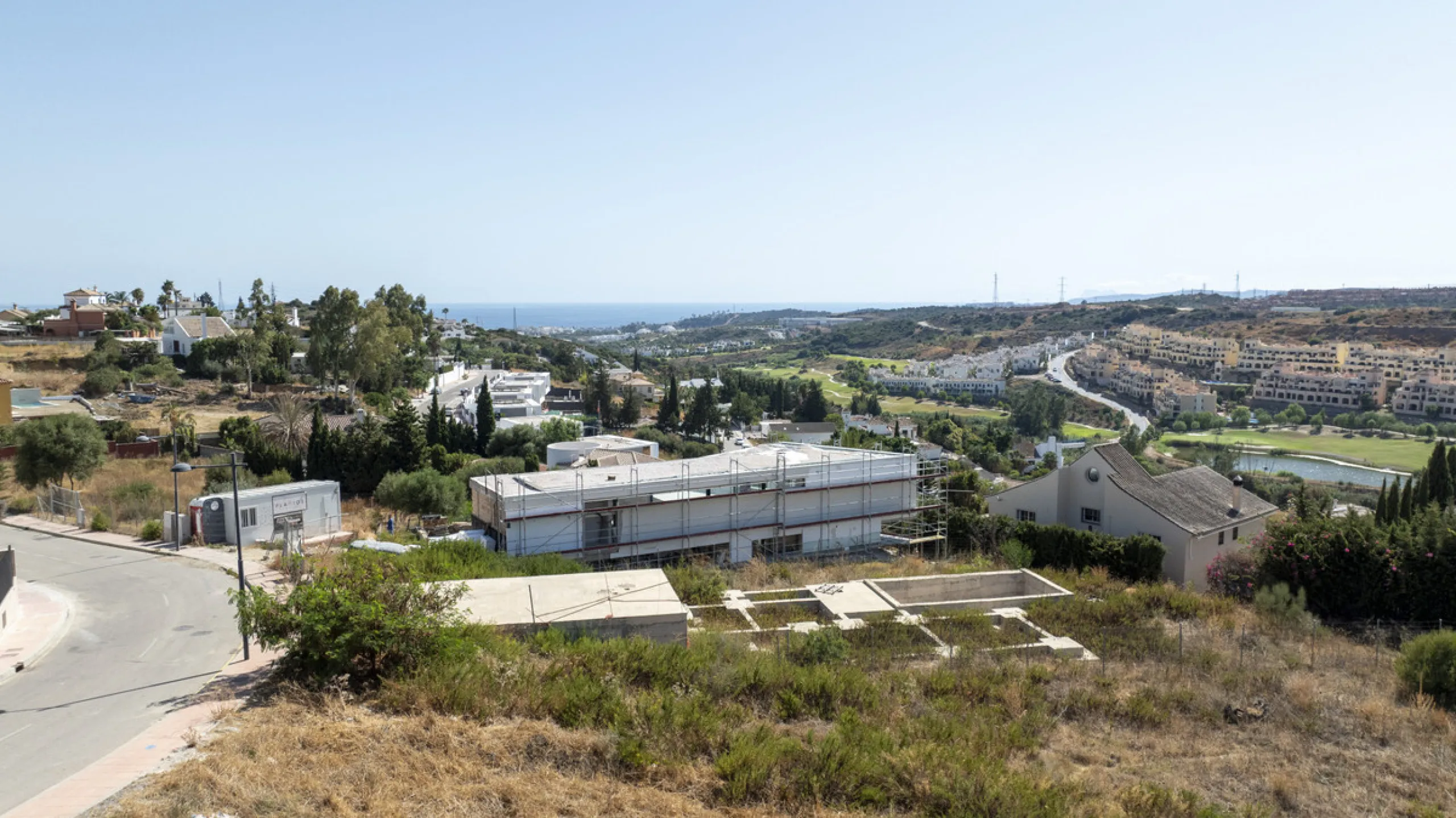 Plot - Land в продаже в Estepona, Málaga. Площадь участка 880 м²