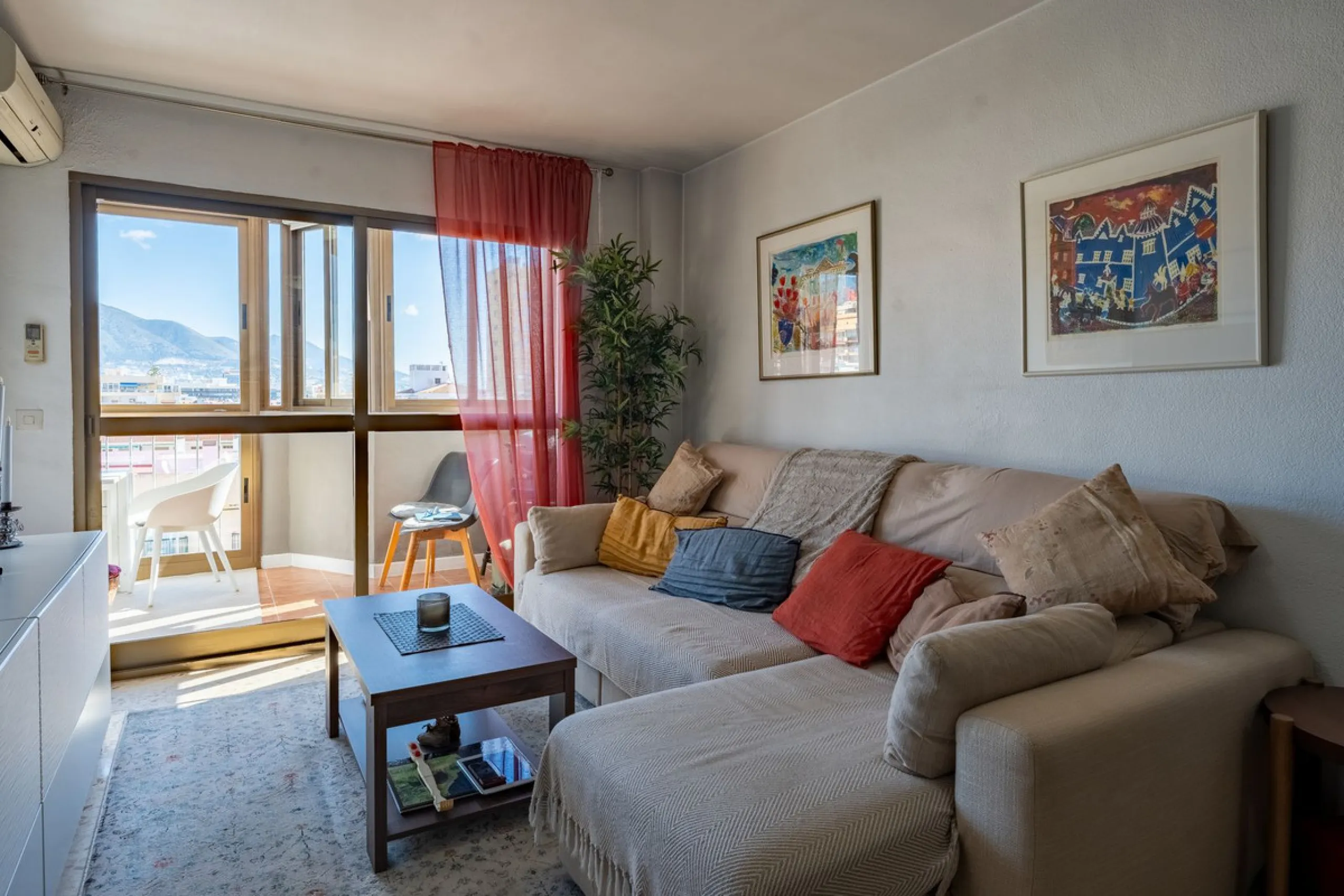 Apartment - Top Floor Apartment в продаже в Fuengirola, Málaga. В доме 2 спален и 1 ванных комнат. Площадь дома 93 м²