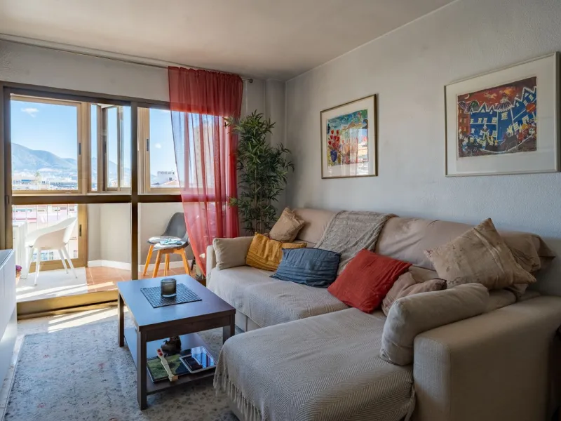 Apartment - Top Floor Apartment в продаже в Fuengirola, Málaga. В доме 2 спален и 1 ванных комнат. Площадь дома 93 м²