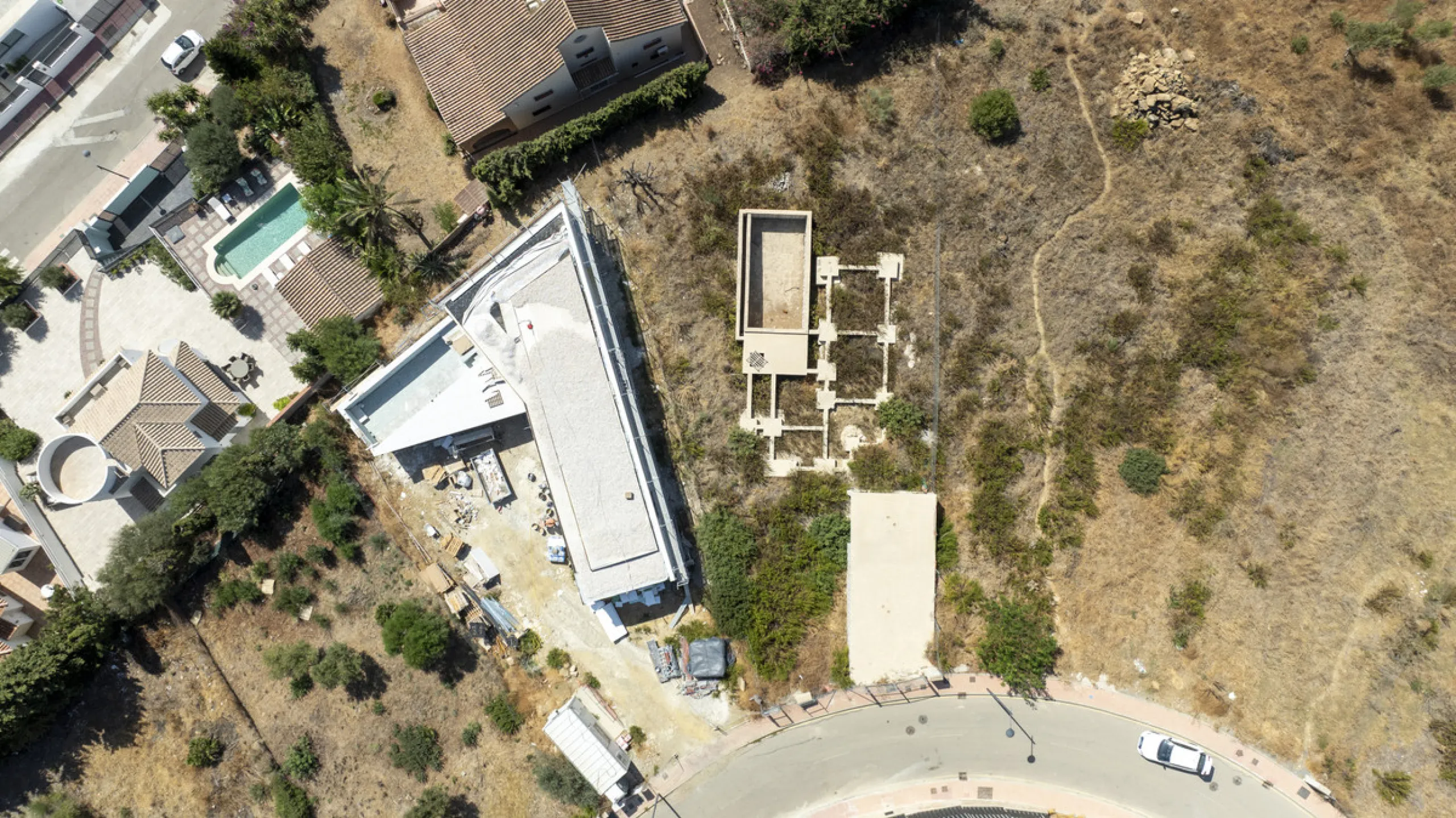 Plot - Land в продаже в Estepona, Málaga. Площадь участка 880 м²