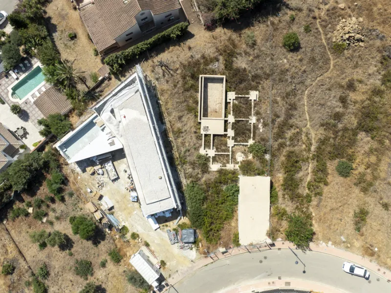 Plot - Land в продаже в Estepona, Málaga. Площадь участка 880 м²
