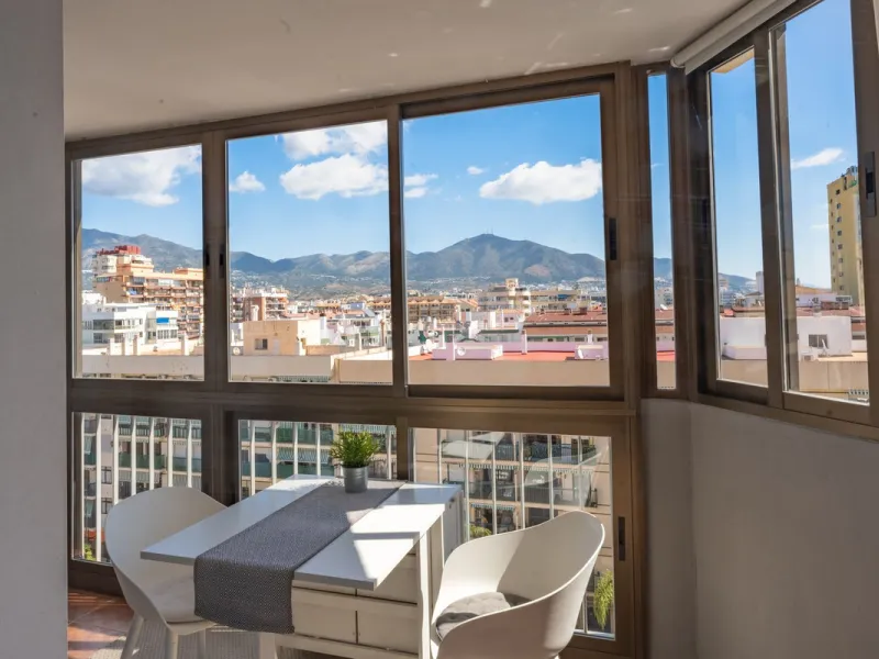 Apartment - Top Floor Apartment в продаже в Fuengirola, Málaga. В доме 2 спален и 1 ванных комнат. Площадь дома 93 м²