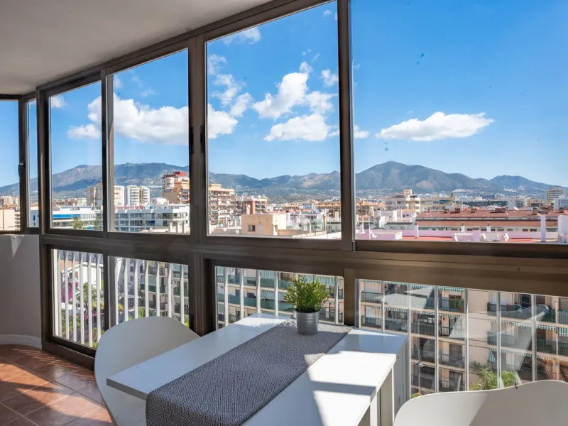 Apartment - Top Floor Apartment в продаже в Fuengirola, Málaga. В доме 2 спален и 1 ванных комнат. Площадь дома 93 м²