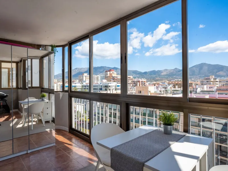 Apartment - Top Floor Apartment в продаже в Fuengirola, Málaga. В доме 2 спален и 1 ванных комнат. Площадь дома 93 м²