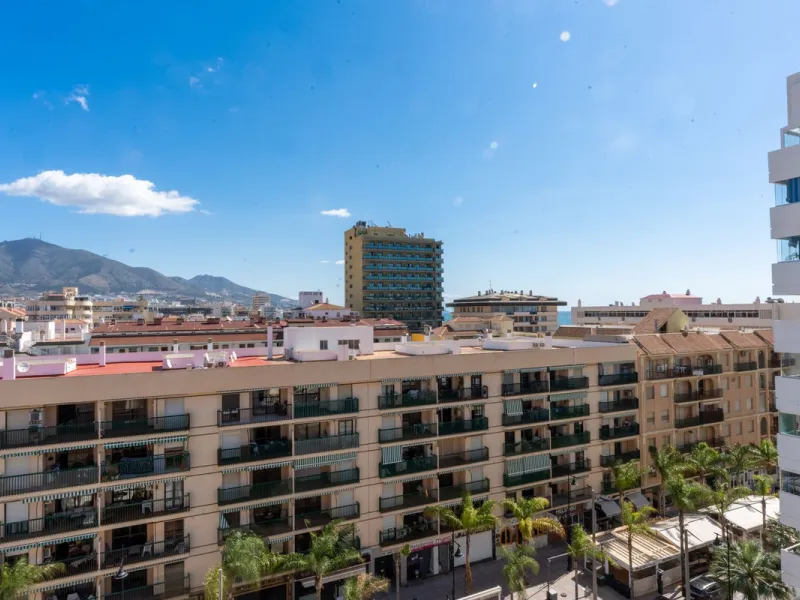 Apartment - Top Floor Apartment в продаже в Fuengirola, Málaga. В доме 2 спален и 1 ванных комнат. Площадь дома 93 м²