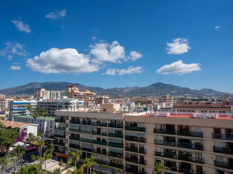 Apartment - Top Floor Apartment в продаже в Fuengirola, Málaga. В доме 2 спален и 1 ванных комнат. Площадь дома 93 м²