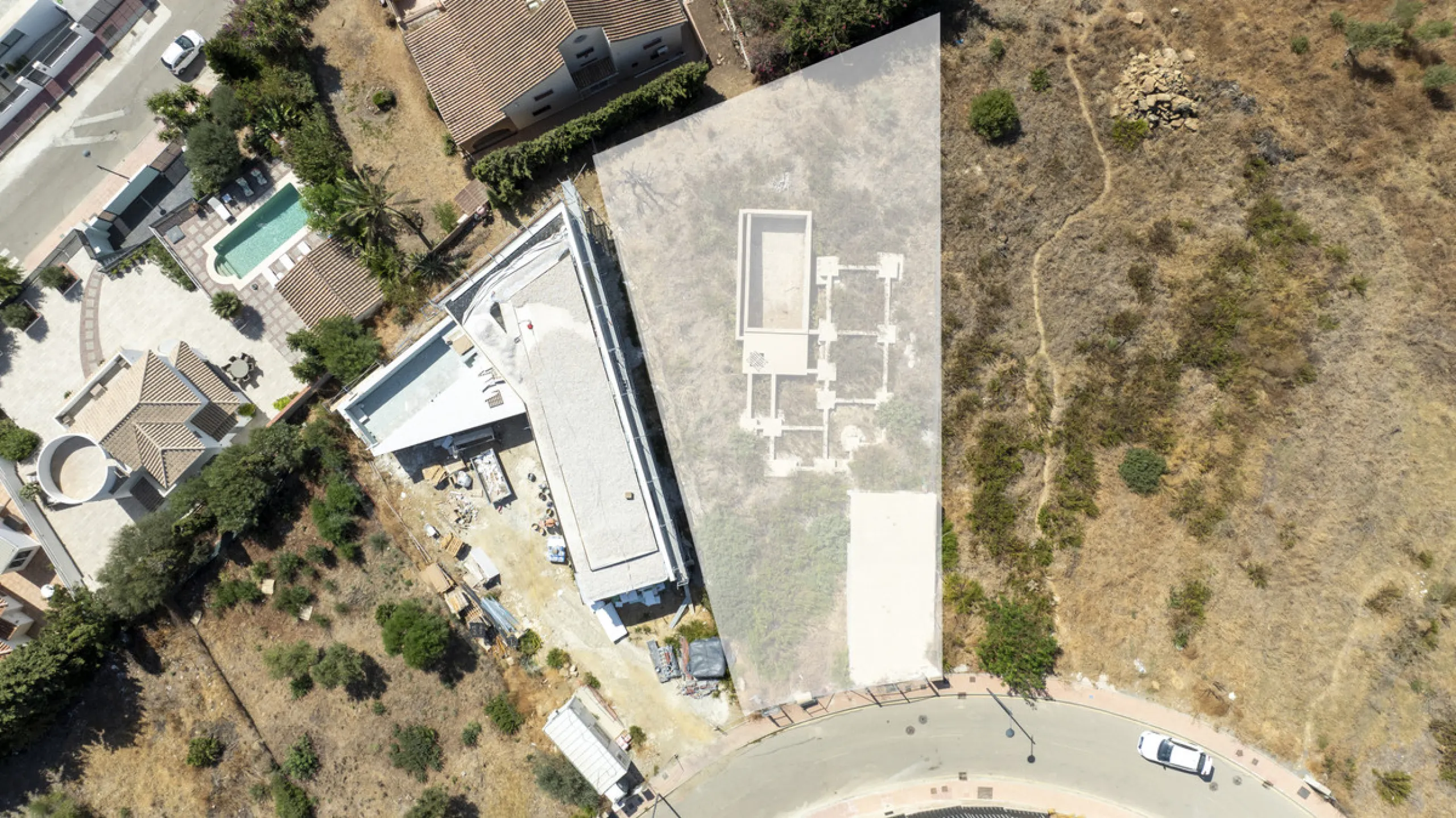Plot - Land в продаже в Estepona, Málaga. Площадь участка 880 м²