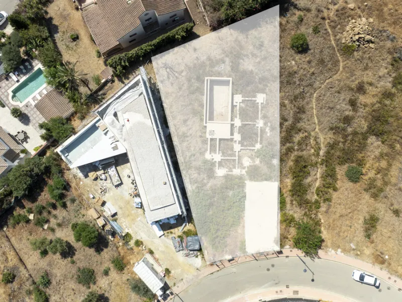 Plot - Land в продаже в Estepona, Málaga. Площадь участка 880 м²