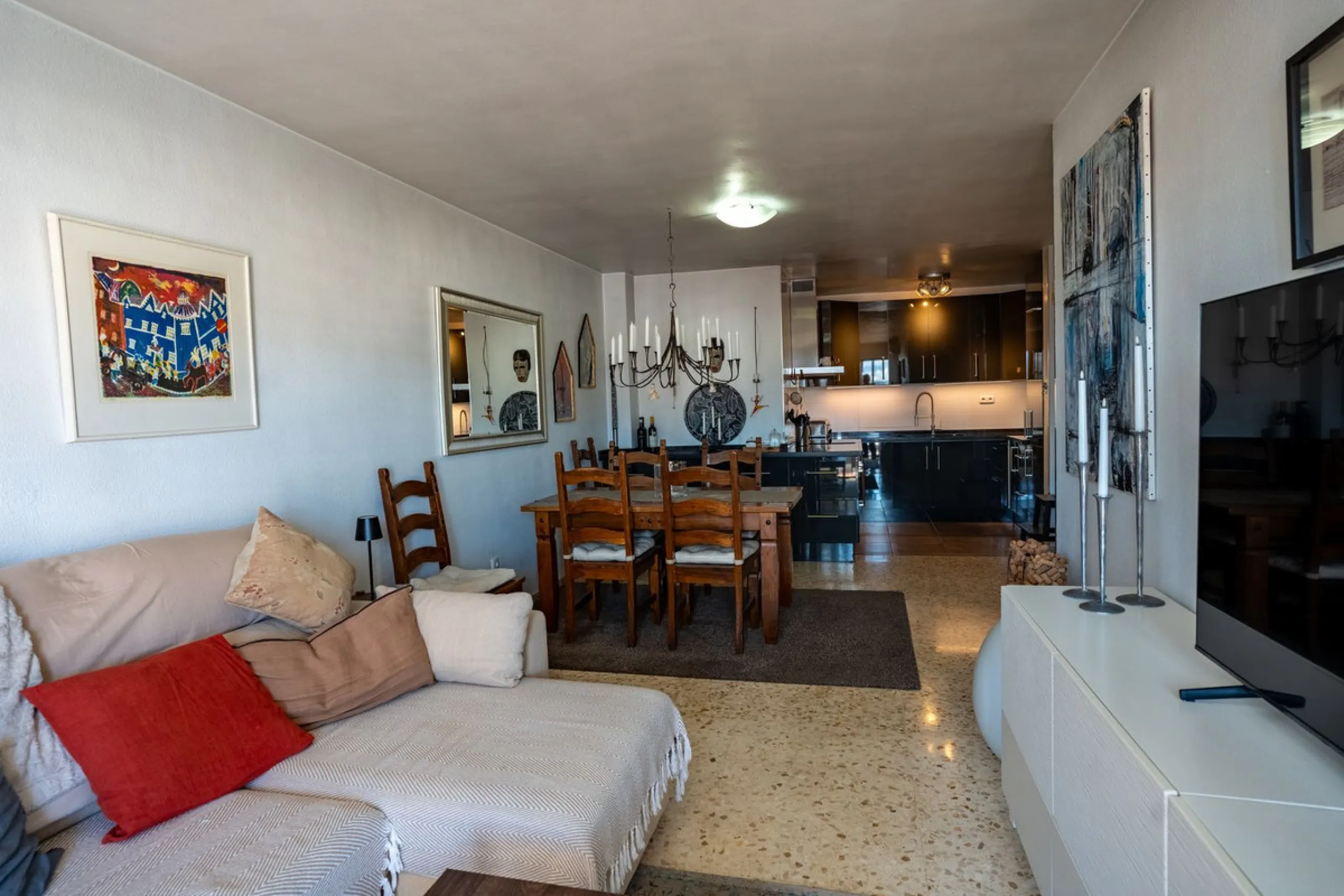 Apartment - Top Floor Apartment в продаже в Fuengirola, Málaga. В доме 2 спален и 1 ванных комнат. Площадь дома 93 м²