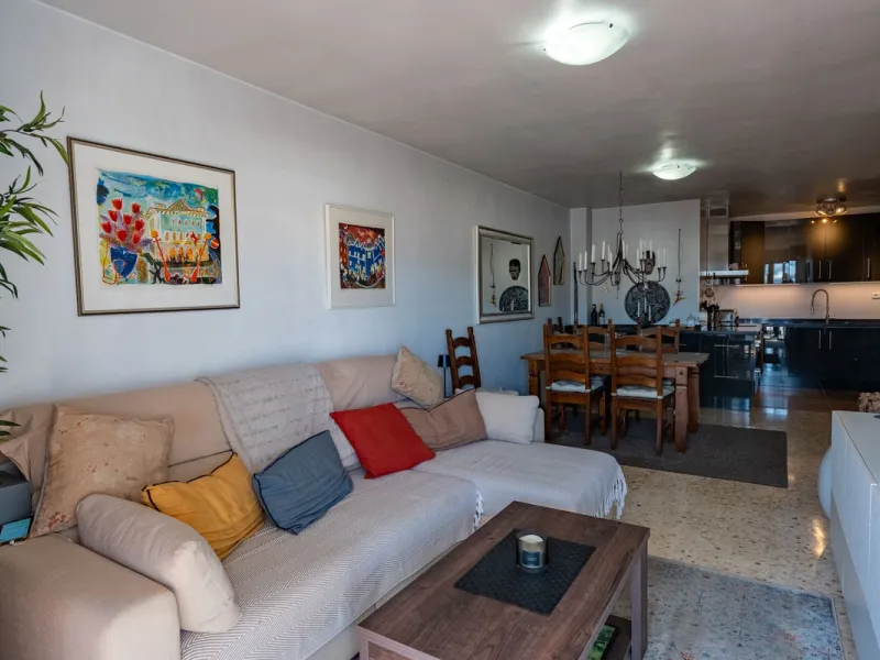 Apartment - Top Floor Apartment в продаже в Fuengirola, Málaga. В доме 2 спален и 1 ванных комнат. Площадь дома 93 м²